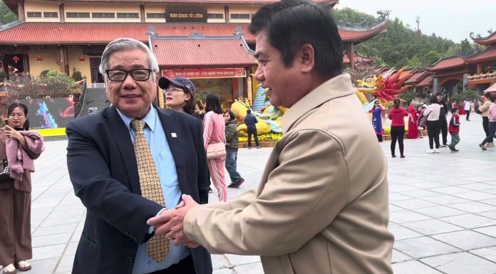 Duyên lành phỏng vấn giáo sư Vũ Minh Giang tại chùa Ba Vàng