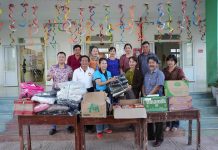 Trao quà hỗ trợ bà con vùng lũ Khánh Hòa