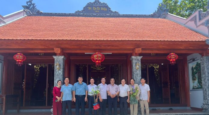 LÃNH ĐẠO HĐ DH VŨ – VÕ VIỆT NAM DÂNG HƯƠNG VÀ TRỒNG CÂY LƯU NIỆM TẠI PHÚ THỌ.